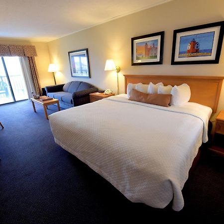 Days Inn By Wyndham Mackinaw City - Lakeview Экстерьер фото