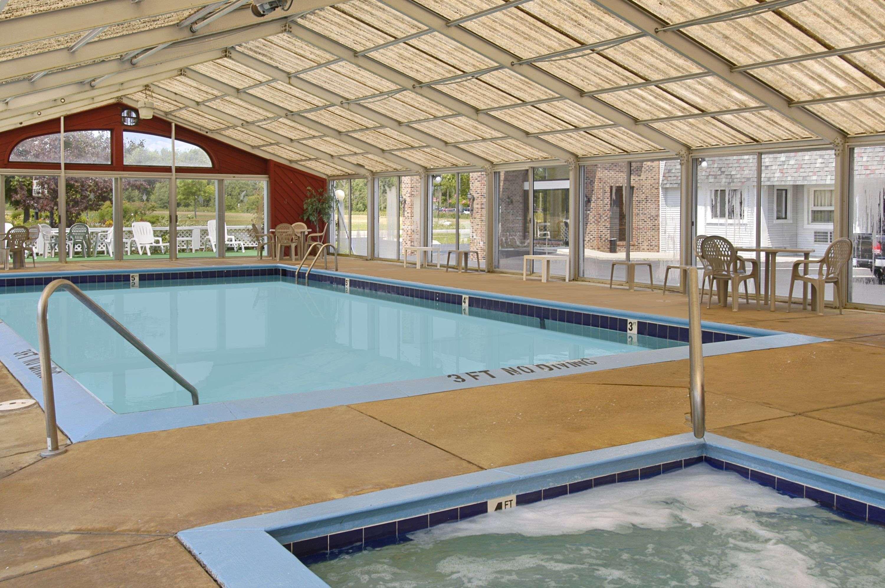 Days Inn By Wyndham Mackinaw City - Lakeview Экстерьер фото