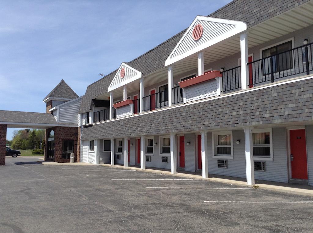 Days Inn By Wyndham Mackinaw City - Lakeview Экстерьер фото